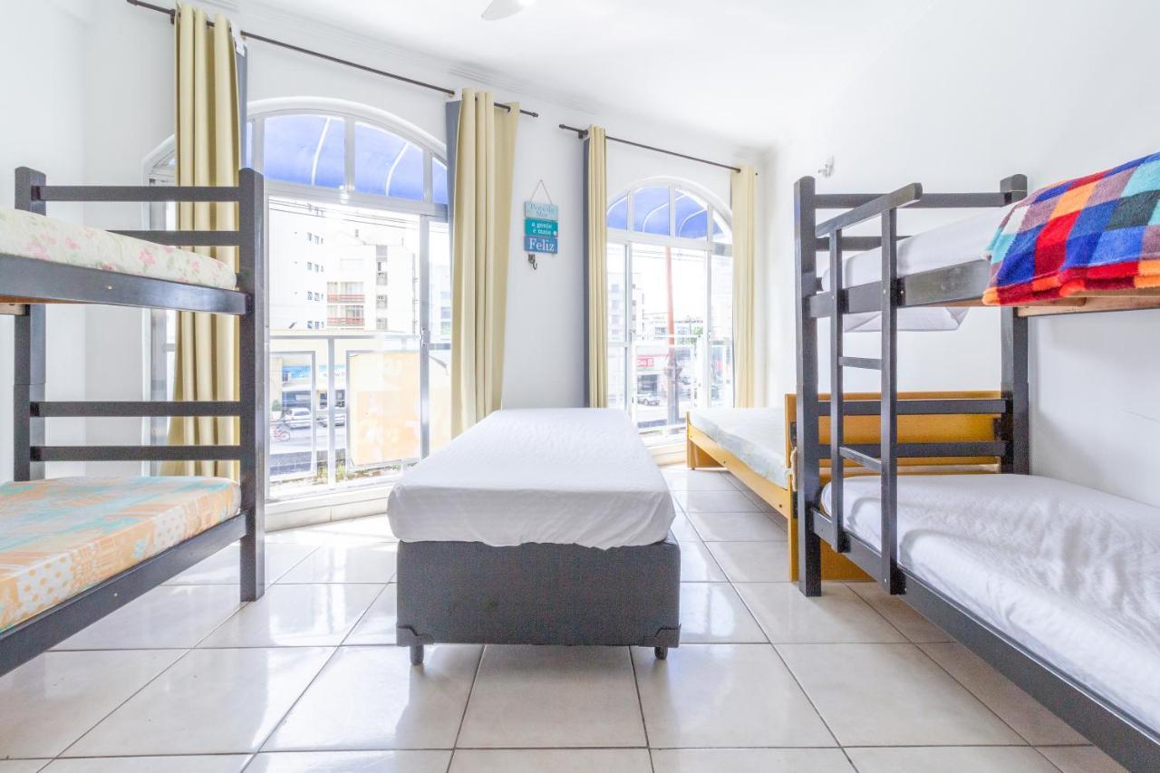 Le Monde Hostel Гуаружа Екстериор снимка